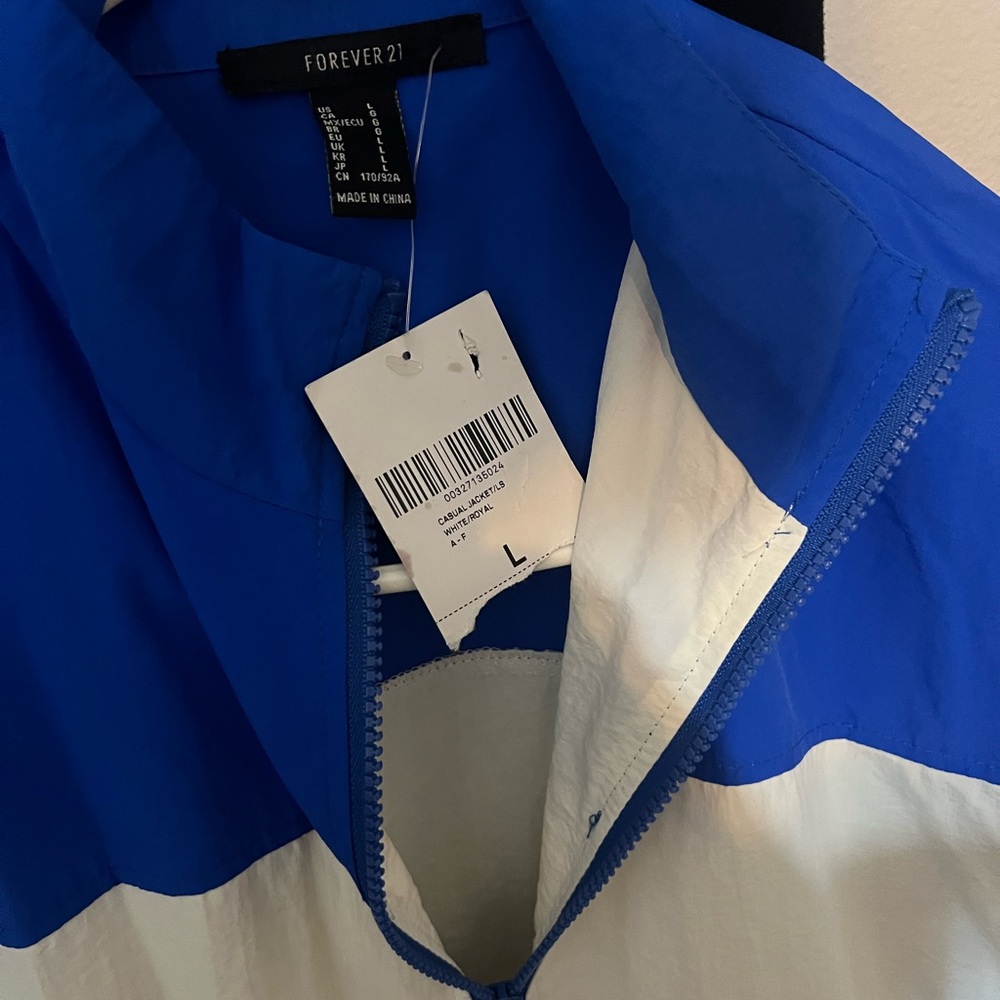 Crop windbreaker
